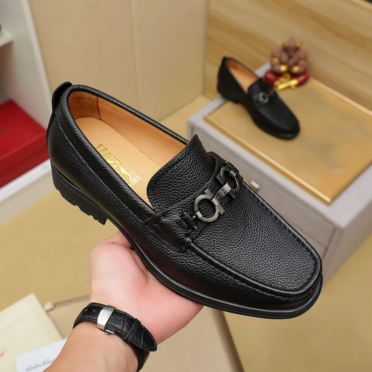 Men's shoes 250 Ferragamo [Ferragamo] top imported suit men's shoes 💯Original copy of the official website, product materials: selected imported embossed calfskin + luxury hardware buckle accessories ~ imported water-dyed cow 🐂 leather lining. Strong three-dimensional visual effect, original combination outsole, multiple colors available😘 Size: 39-44 (38.45.46. Customized)